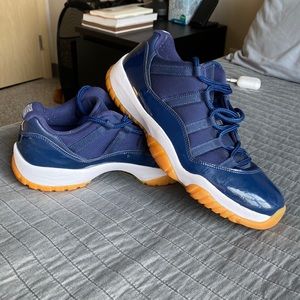 Jordan 11 Low Navy/Gum, Size 11